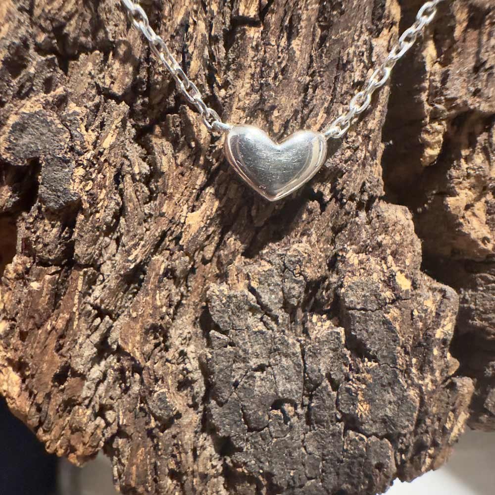 E4-Pure-Love-Silver-Anklet-main-image Single shiny sterling silver heart on an ankle chain.